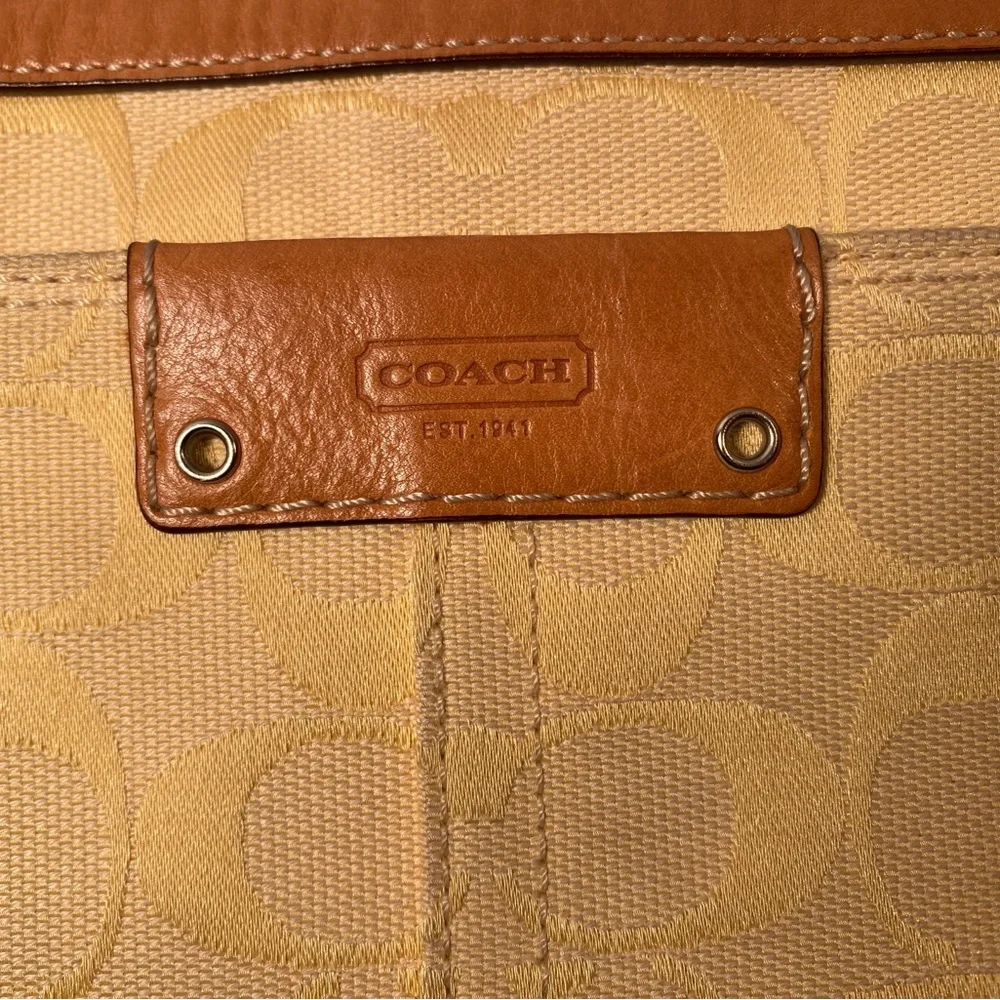 Coach Crossbody Bag w/hang tag - Picture 3 of 10